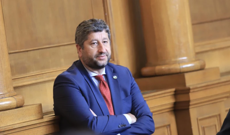 Христо Иванов призова акад. Денков и Мария Габриел да продължат спешно разговорите