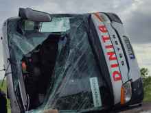 Катастрофа с туристически автобус на АМ "Тракия", 12 са в болница