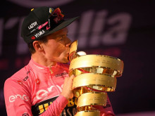 Примож Роглич триумфира на колоездачната обиколка на Италия