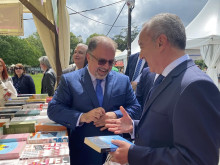 Трима министри откриха Пролетния панаир на книгата в София