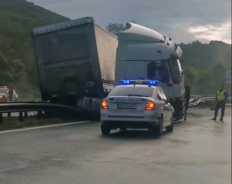 Мъж е в болница с опасност за живота след катастрофа на Хаинбоаз