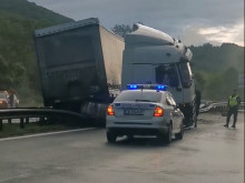 Мъж е в болница с опасност за живота след катастрофа на Хаинбоаз