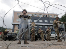 НАТО постави кордон за сигурност около албанските кметове в Северно Косово