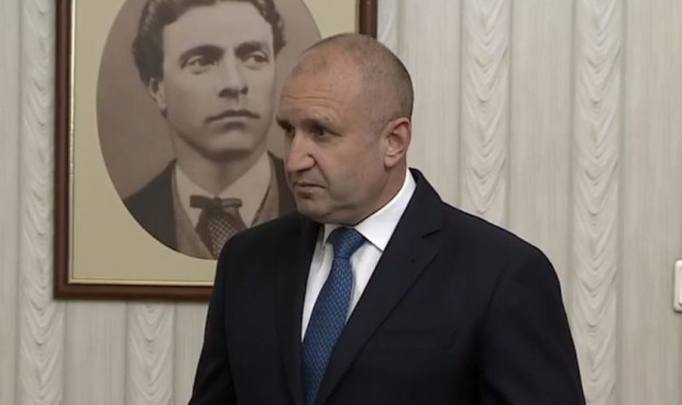 Политическата обстановка в България става все по обтегната Президентът връчи втория