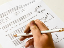 Четвъртокласниците се явяват на изпит по математика