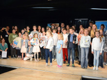 Наградиха украински деца, завършили с отличие олимпиада по български език във Варна