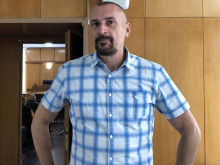Експолицаят, обвинен в убийството на родителите си, се появи с нова визия