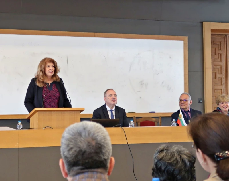Йотова беше гост на 100-годишнината на специалност "Френска филология" в Софийския университет