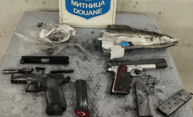 Задържаха контрабандни бойни пистолети на "Капитан Андреево"