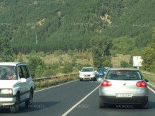 Аварирал тежкотоварен автомобил затруднява движението при км 34 по пътя В. Търново – Гурково