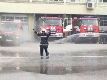 Изкъпаха пожарникар от Пазарджик в последния му работен ден