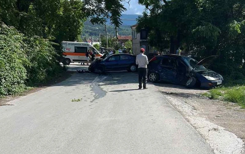 Първа снимка от тежката катастрофа с жертва и трима ранени в Марково
