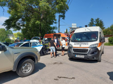 Марково почерня от полиция, линейки и пожарна след фаталния инцидент