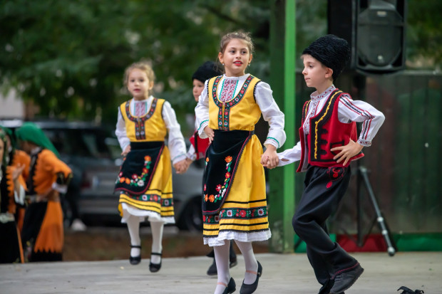 Децата на Пловдив изнасят концерт с ансамбъл "Тракия" за първи юни