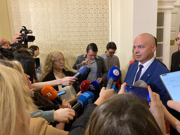 Ще подкрепим свалянето на имунитета на Борисов. Това каза Георги Свиленски