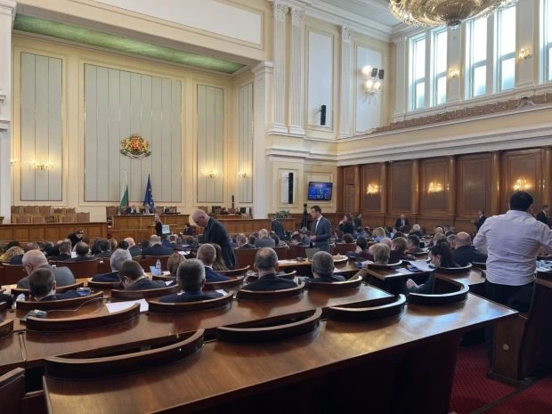 Напрежение между депутатите, след като министърът на енергетиката отказа да се яви в парламента