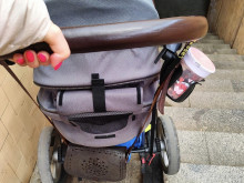 Майка с бебешка количка се хвана за главата от лошата инфраструктура в София