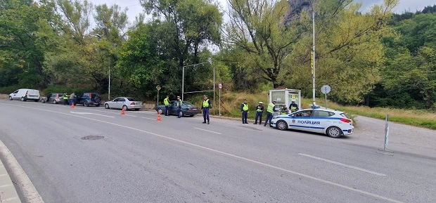 Полицията продължава обиколките из селата в област Смолян и през юни
