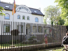 Германия спира дейността на четири руски консулства