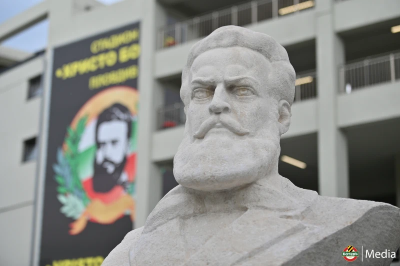 ПФК Ботев ще отбележи 2 юни на паметника на Христо Ботев на "Колежа"