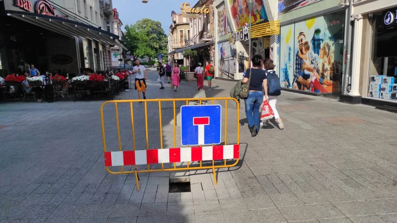 Част от Главната на Пловдив пропадна