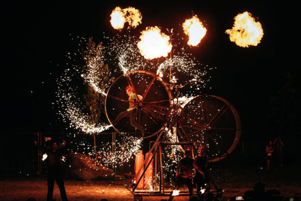 Огненото шоу Пънк Шоу Пропан което е зрелищен цирков спектакъл