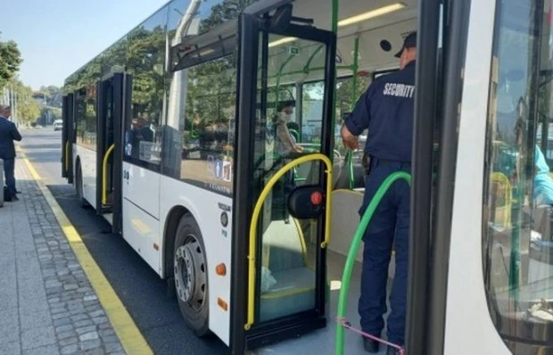 Арестуваха пътничка, държала се грубо в градския транспорт на Пловдив