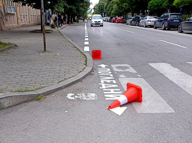 Стартира подновяването на пътната маркировка по централните улици във Варна