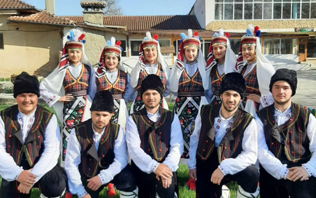Народното читалище в провадийското село Блъсково закупи нови носии за
