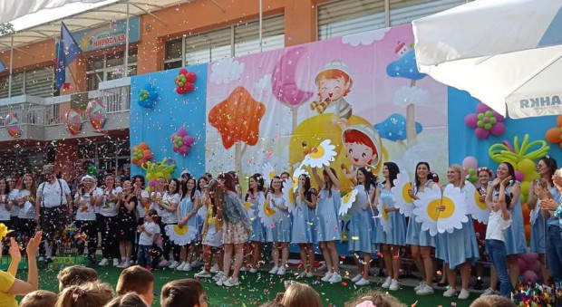 </TD
>Деца и възрастни от детска градина Мирослава“ в Пловдив отново