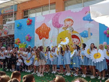 Деца и родители размениха ролите си и празнуваха заедно в ДГ "Мирослава"