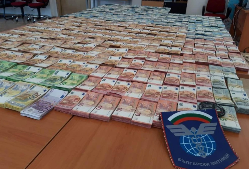 Откриха недекларирана валута за близо 200 000 лева в шофьор на "Дунав мост" 2