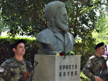 Бургазлии се поклониха пред паметта на Ботев и загиналите за свободата на България