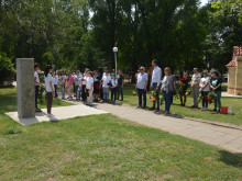 Сирени и поклон за Деня на Ботев в община "Родопи"