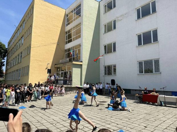 TD По иновативен начин две бургаски училища отпразнуваха Деня на Ботев