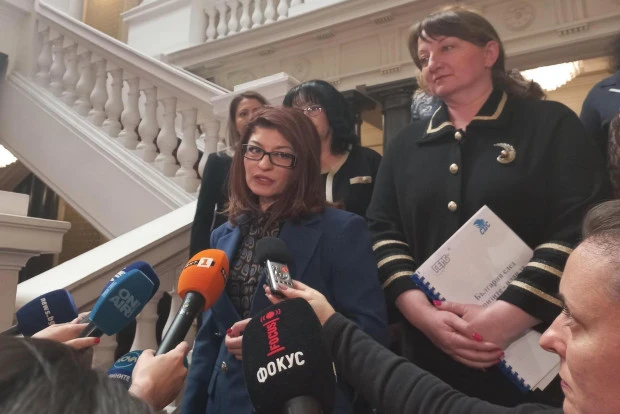 Десислава Атанасова: Направихме прекалено компромиси, но ще подкрепим кабинета "Денков-Габриел"