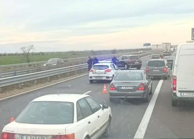 Верижна катастрофа на АМ "Тракия" до Пловдив, задръстването е огромно