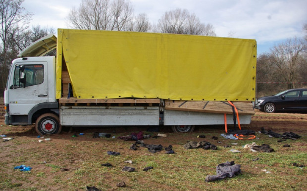 Собственикът на камиона ковчег на мигрантите от Локорско почина в