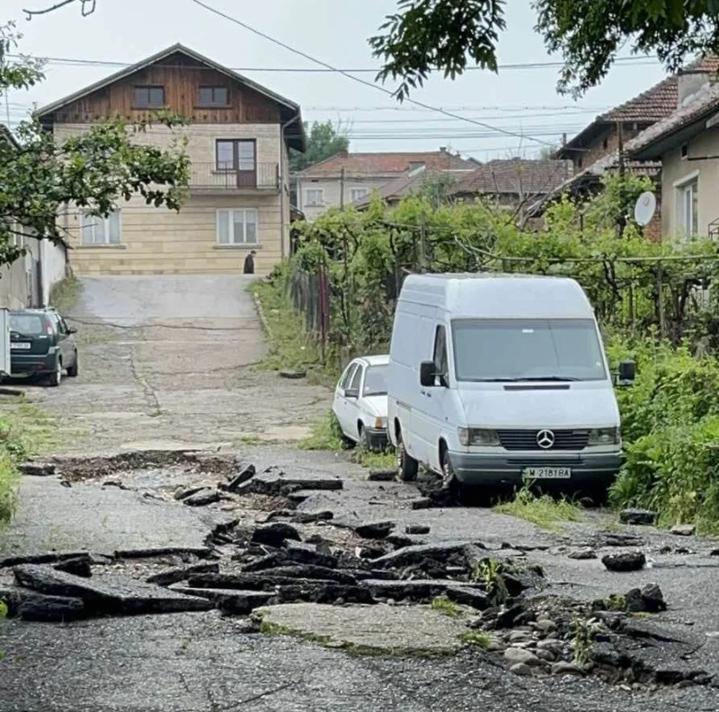 Вижте щетите от наводнението в село Бързия, община Берковица