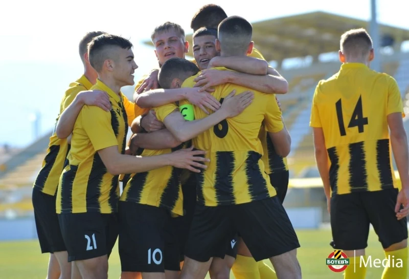 Двама от Ботев в разширения състав за две контроли на България U15