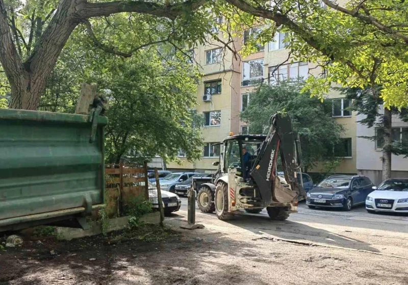 В квартал "Дианабад" кипи усилен труд за радост на учениците от 11 ОУ "Св. Пимен Зографски"