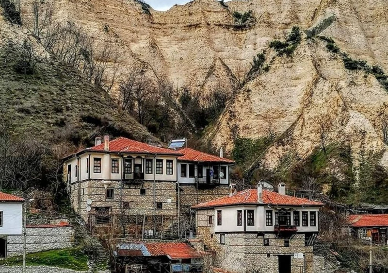 Знаете ли кой е най-малкият град в България?