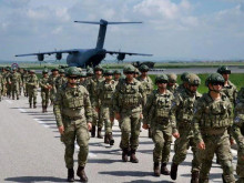 Подкрепленията на НАТО започнаха да пристигат в Северно Косово