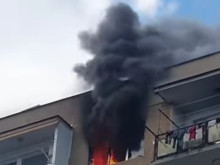 Пожар в Казанлък: Жена и две деца са откарани в болница за преглед
