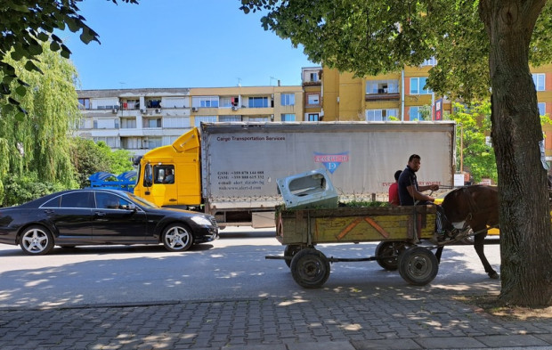TD Опасна каруца се понесе по оживен булевард в Благоевград предаде