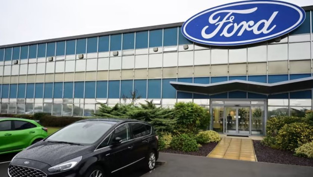 Американската автомобилна корпорация Форд Ford изтегля в САЩ 125 000