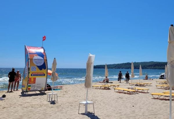 Вторник сутринта работна седмица на плажа във Варна има заети