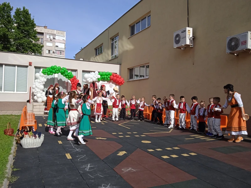 Чудесно тържество в двора на ДГ "Албена" в Пловдив