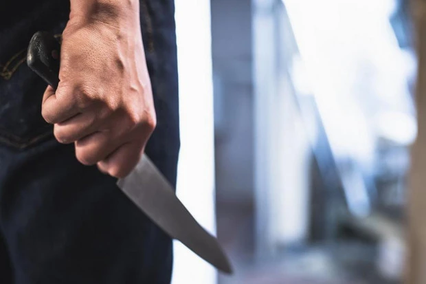 "Въоръжен грабеж, давайте парите": Съдят мъж, заплашил с нож продавачка в София