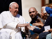 Папа Франциск ще претърпи операция на корема
